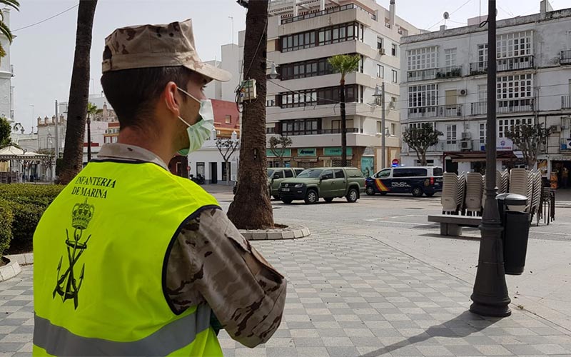 El 21% de los empleados públicos de Cádiz son militares y policías