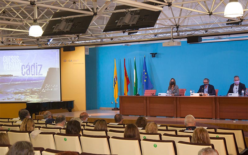 María Dueñas abre los Cursos de Verano de la UCA, rondando los 300 inscritos, con un deseo: “que Cádiz sea la gran ciudad del español”