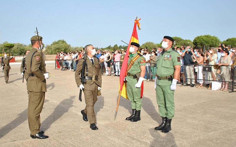 Vuelven las familias y amigos a arropar las jura de bandera en Camposoto, en el Cefot-2; formados un total de 404 nuevos soldados