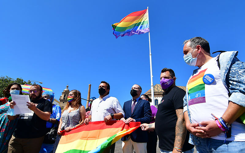Ultracatólicos vuelven a denunciar al Ayuntamiento de Cádiz por izar la bandera LGTBIQ; ya quedó archivada su querella presentada en 2020
