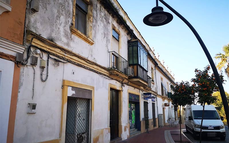 El Consistorio jerezano logra 71.000 euros por otra finca abandonada a su suerte sometida al proceso de ‘venta forzosa’, en la calle Puerto
