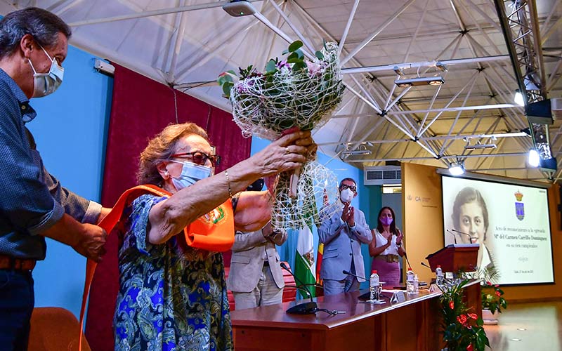 La UCA se rinde ante la ‘cienañera’ Carmen Carrillo reconociéndola como egresada de honor: “referente para mujeres y niñas gaditanas”