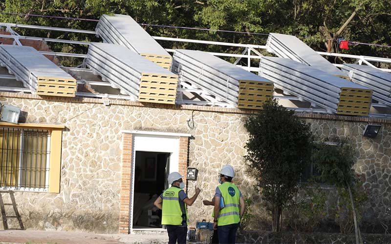 Las mejoras del pabellón Villalba, el Chispa y el complejo Belén López estarán listas en septiembre; las de la piscina municipal, en noviembre