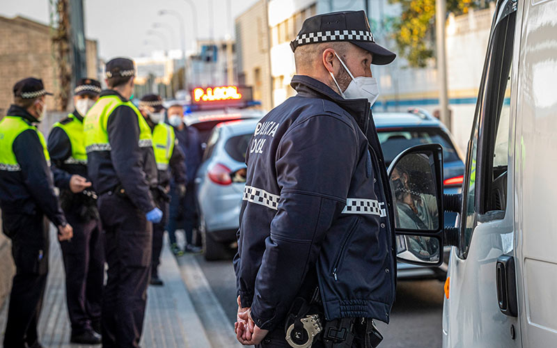 El Ayuntamiento de Cádiz convoca formalmente los procesos selectivos para 15 policías locales, con 12 plazas de acceso libre