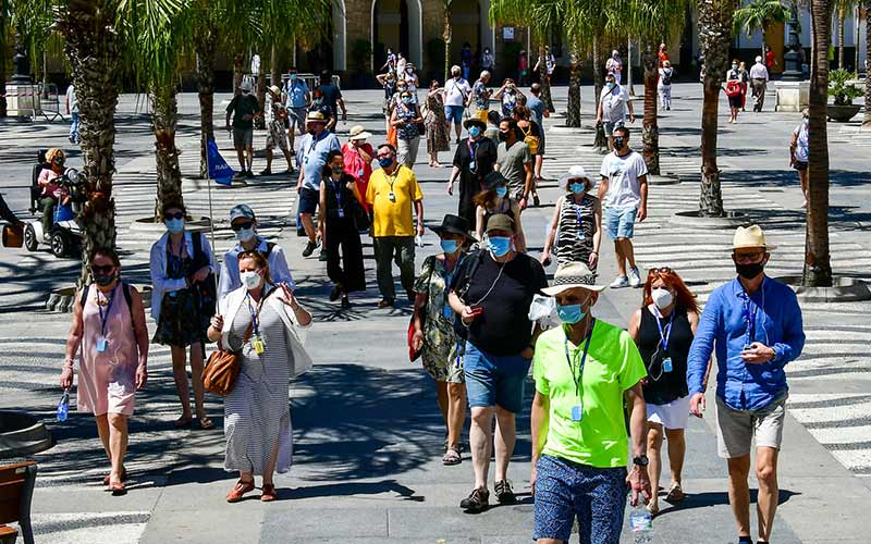 Se firmará un protocolo para “controlar” en Cádiz a los guías turísticos