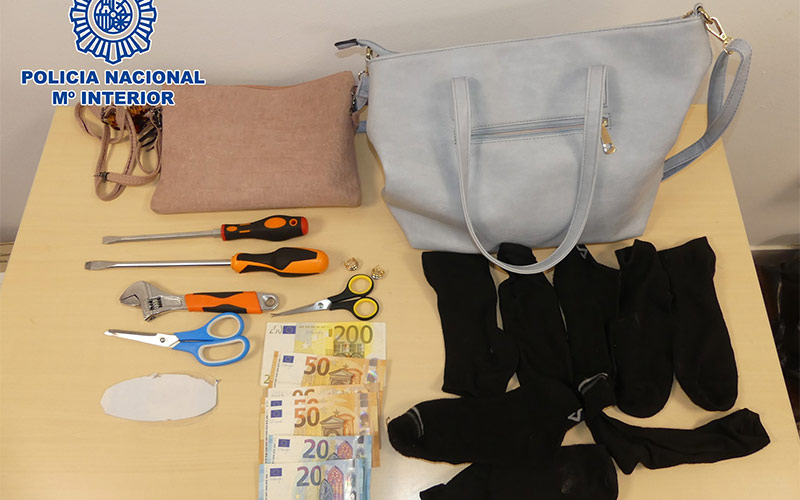 Localizadas in fraganti tras semanas de rastreo en Cádiz dos mujeres croatas integrantes de una trama especializada en robos en domicilios