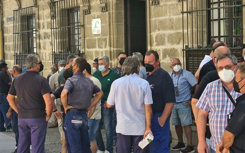 Los trabajadores buscan “relajar la tensión” en el Consorcio de Aguas y no habrá huelga, de momento; se condiciona a las negociaciones