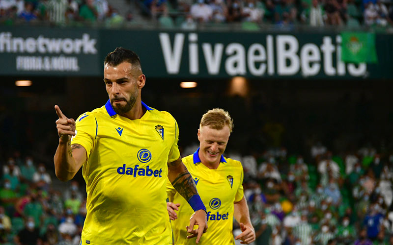 Cádiz y Betis regalan un bonito y competido derbi andaluz