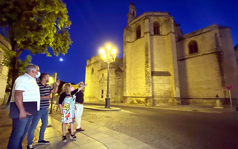 La iglesia de Santiago contará por primera vez con iluminación ornamental para “hacerla más visible, y potenciar la vida en el barrio”