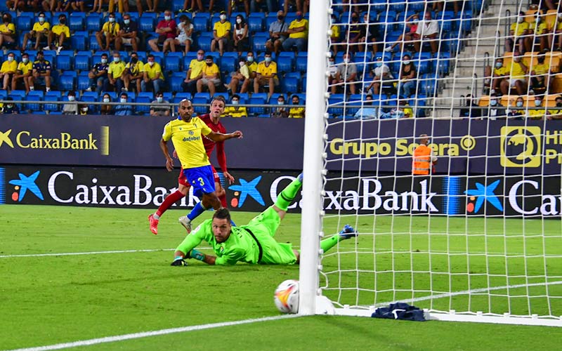 La primera victoria amarilla se esfuma en el último momento
