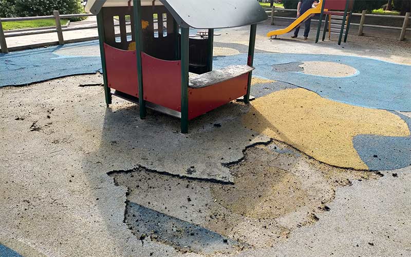 Cs exige al alcalde de Cádiz centrarse “en lo que afecta a los vecinos en vez de en cuestiones banales”: adecentar los parques infantiles