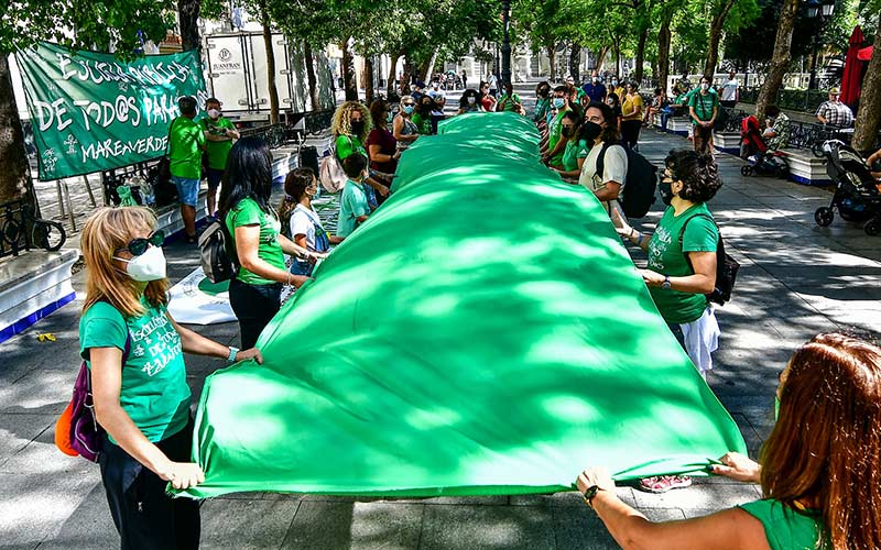 Concentración en Cádiz frente a la “insostenible” situación de la educación pública; la Junta no ve ese “panorama apocalíptico”