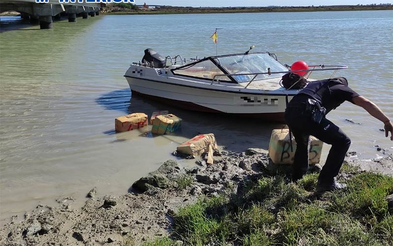 Frustrado un alijo en el río Guadalete de más de 800 kilos de hachís