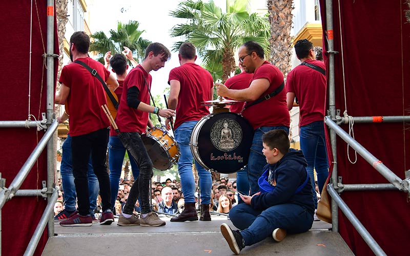 El Ayuntamiento, tras escuchar a los implicados, decidirá si adelanta una semana el Carnaval de Cádiz 2022 en junio para sortear el Corpus