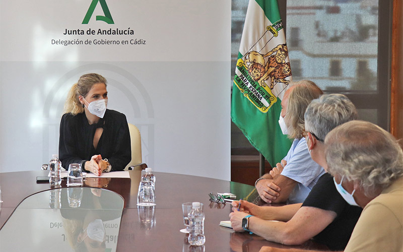 Mestre presume ante la Marea Blanca Gaditana del “compromiso” de la Junta por “mejorar día a día” la atención primaria en la provincia