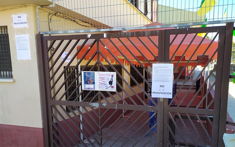 El mantenimiento e incluso la apertura de las instalaciones deportivas municipales de El Puerto se resienten ya con la mitad de personal