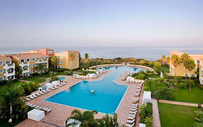 Los grandes hoteles del Novo Sancti Petri y La Loma, que suponen más de 12.000 camas, rondan el 78% de ocupación en septiembre