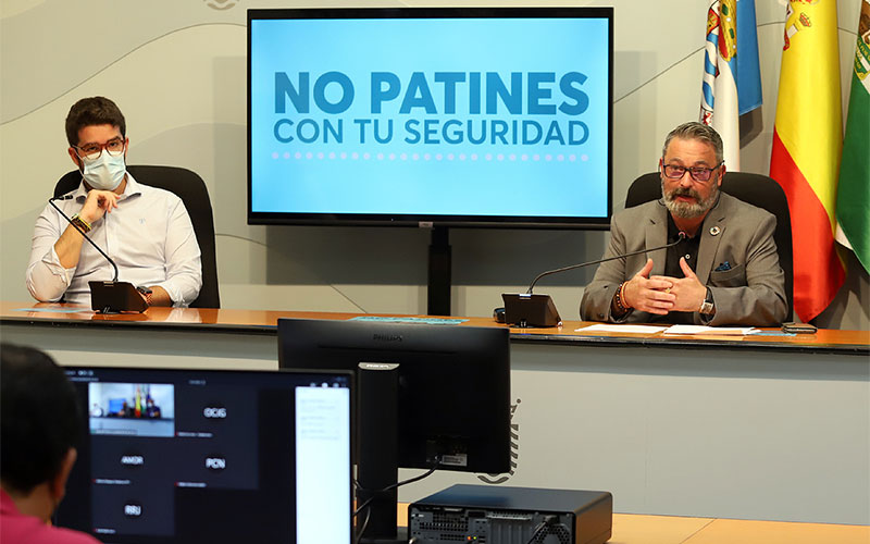 Una campaña para concienciar a los jerezanos con patinete eléctrico