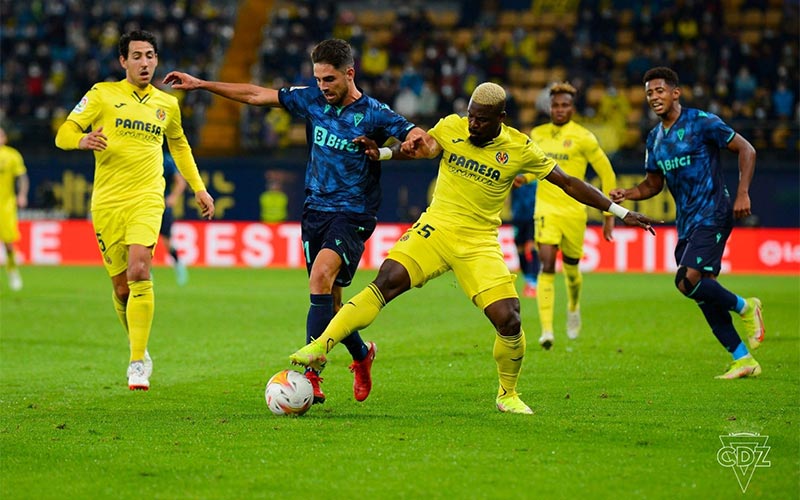 Un Cádiz serio y acertado pierde dos puntos en Villarreal