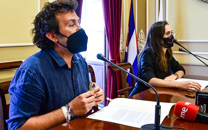 El alcalde de Cádiz desoye la “moción boicot” de una oposición que “sólo aporta fango y confusión” y deja el Carnaval en junio “por salud”