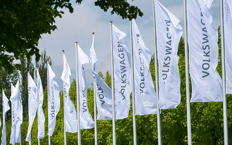 Volkswagen ‘aparca’ en Chiclana junto a unas 5.000 personas