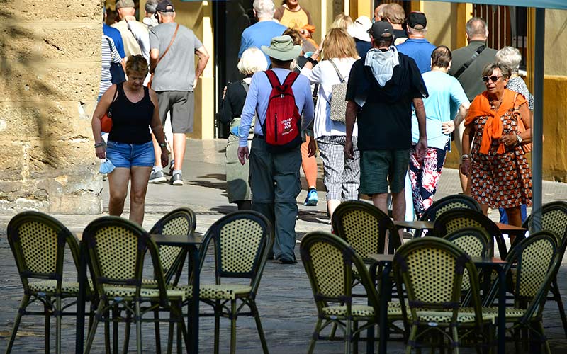Septiembre y octubre ‘dejan’ en el paro a unos 11.800 gaditanos