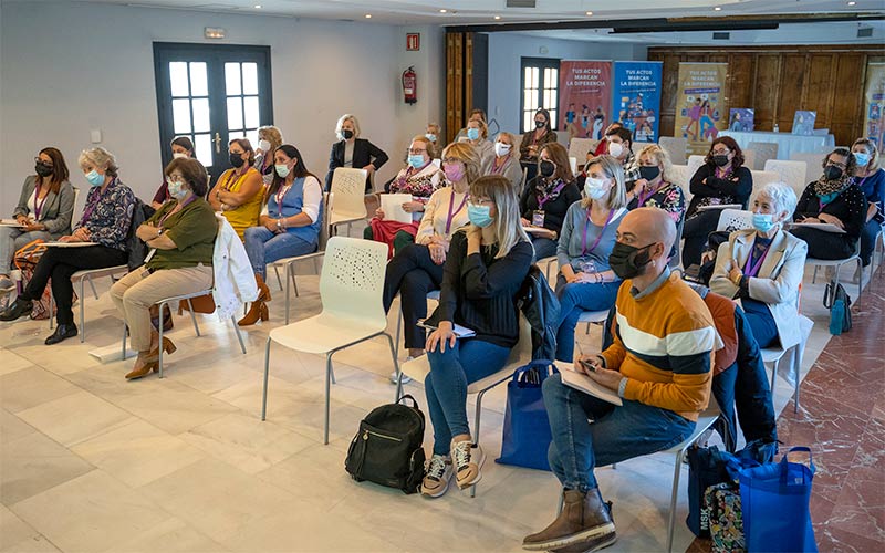 Formación y reflexión para construir ‘barrios violetas’ en La Isla