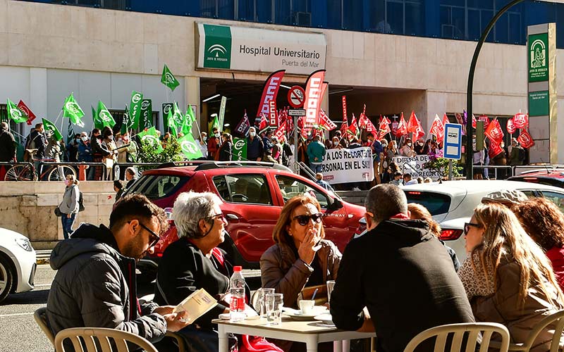 Nueva concentración para exigir al SAS que no deje “en la calle” a 8.000 profesionales sanitarios; en Cádiz son unos 1.500 los afectados