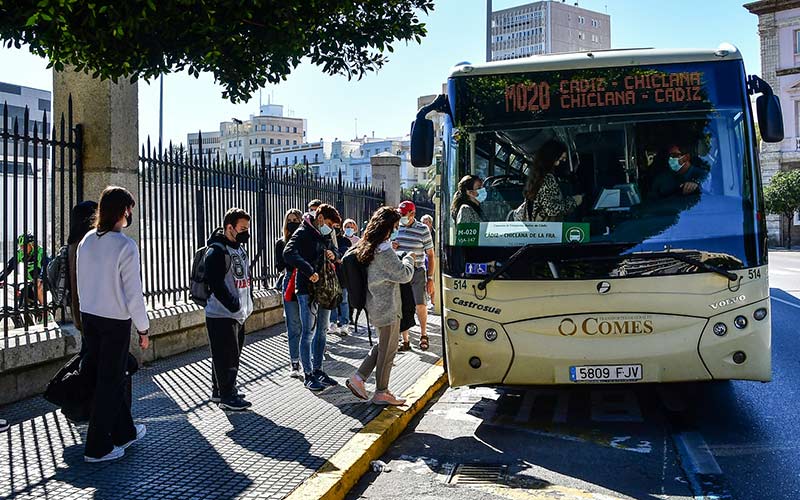 Reclaman la recuperación en la Bahía de Cádiz de líneas y frecuencias de autobuses suspendidas por la pandemia: “es un servicio público”
