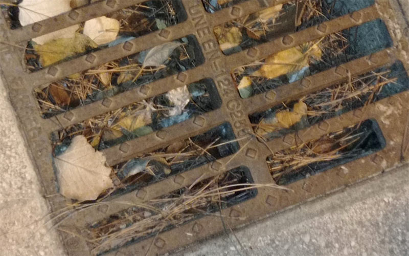 Alertan de la falta de limpieza de las alcantarillas del Río San Pedro