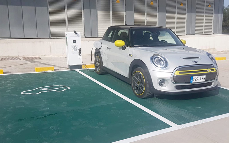Se podrá recargar el coche eléctrico en los cuatro campus de la UCA