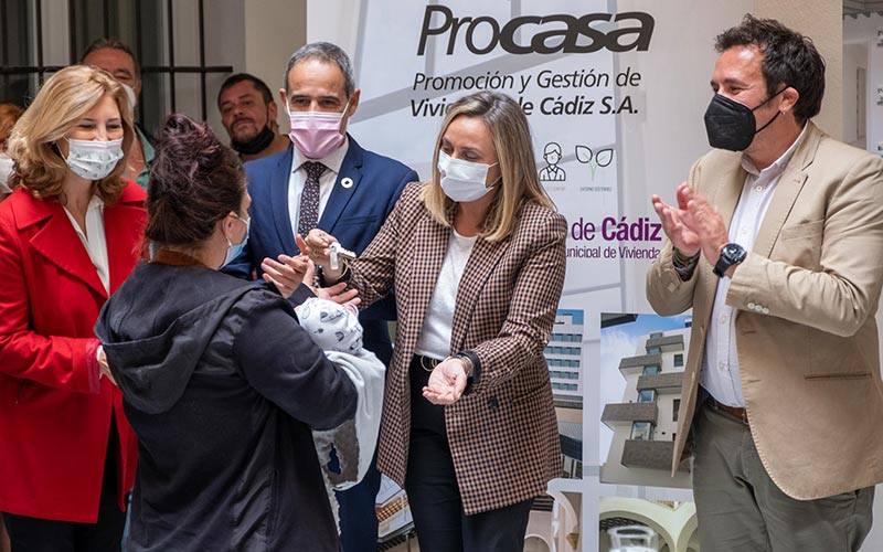 Entregadas las llaves de 15 viviendas en alquiler tras la rehabilitación de Botica 29, actuación municipal con aportaciones de Estado y Junta