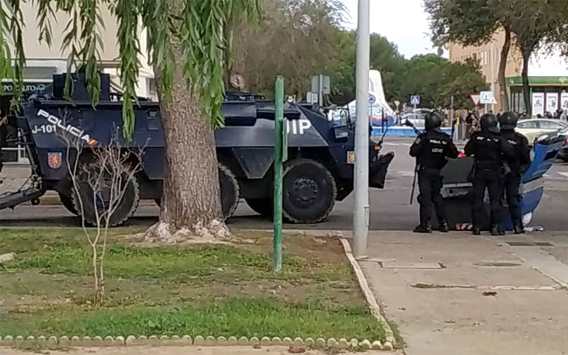 Vecinos del Río tachan de “provocadora y desmedida” la “actitud” de la Policía Nacional “aterrorizando a nuestros mayores y niños”