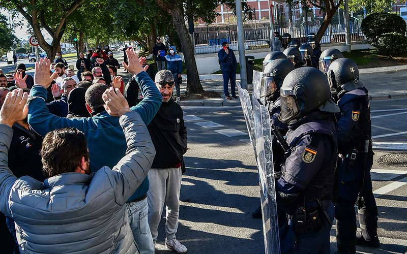 La Apdha condena la “reacción represiva” del Gobierno “que se califica de progresista” frente a “la defensa de un trabajo digno” en la Bahía