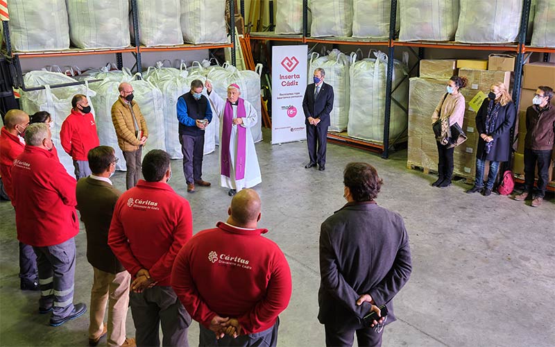 Inserta Cádiz: Cáritas promueve una empresa social centrada en darle una oportunidad a personas vulnerables, a partir del reciclado textil