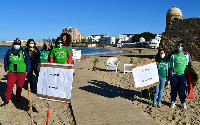 Acciones simbólicas en Cádiz de las ‘mareas’ Verde y Blanca para denunciar el “desmantelamiento” de la educación y la sanidad públicas