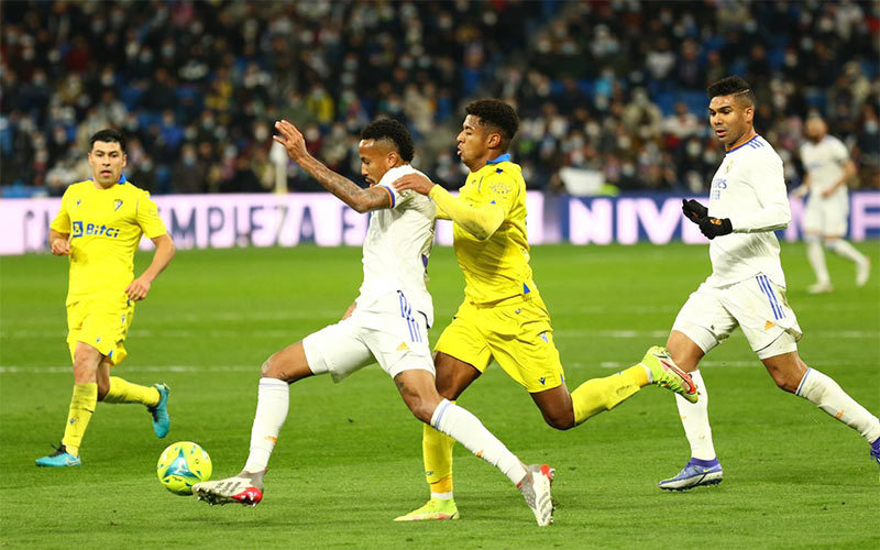 Punto para el Cádiz en el Bernabéu: gana la ultradefensa cerverista