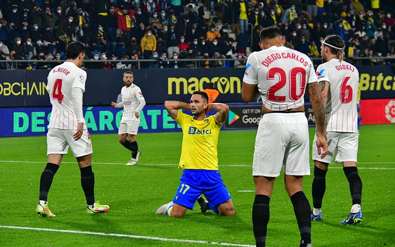 Derrota ante el Sevilla para cerrar la primera vuelta, y derrotados: “la realidad es que llevamos los puntos que llevamos. Algo hay que hacer”