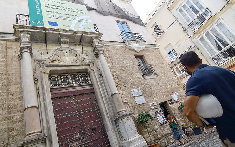 El Museo del Carnaval de Cádiz sigue dando pasitos reales, mientras el coronavirus ‘amenaza’ con condicionar aún más la fiesta y el COAC