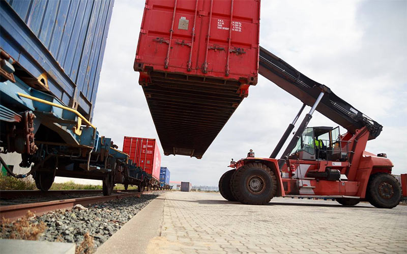 De un tren a la semana en 2020 a cinco o seis en 2021: la subida del tráfico en el Puerto de Cádiz se nota en la terminal logística de Jerez