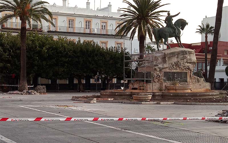 Podemos aplaude la retirada de Varela pero lamenta que “llega 15 años tarde” y “camuflada” con la remodelación de la plaza del Rey