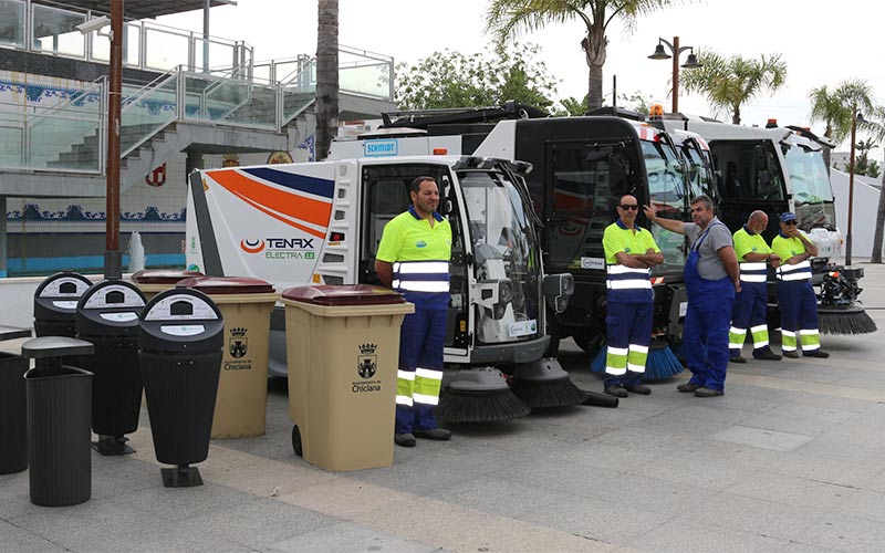 La contrata que se haga con el servicio de limpieza en Chiclana deberá pasar todos los días por las barriadas, ampliando la actual plantilla