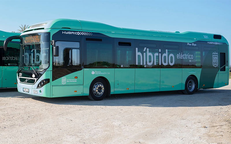 Llegan a La Isla los primeros autobuses urbanos híbridos y sostenibles