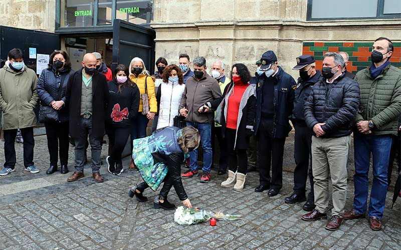Concentración en recuerdo de Juan Campos, conocido extrabajador del mercado de Jerez fallecido tras caer en un incidente fortuito