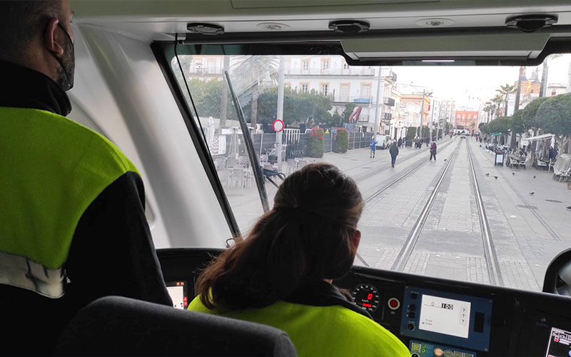 Con la reincorporación y reciclaje del personal se activa la última fase de pruebas del tranvía de la Bahía, con vista a funcionar ya en verano