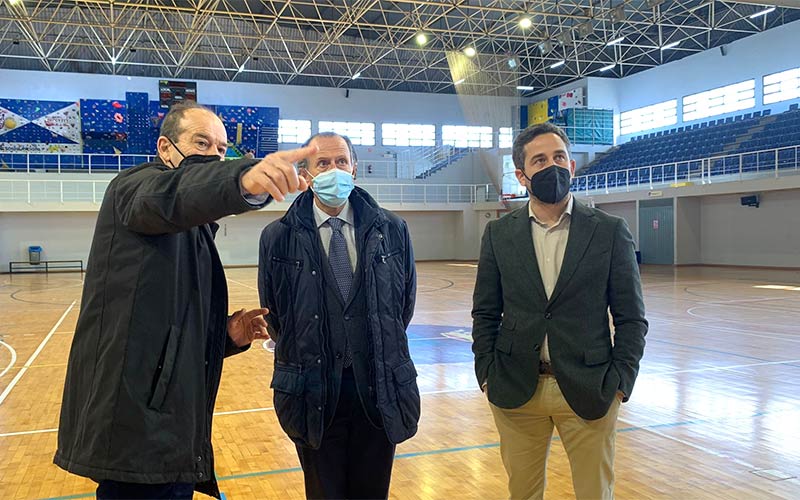 El Ayuntamiento prevé invertir 800.000 euros en sus instalaciones deportivas, empezando por el parqué del pabellón Ciudad de Chiclana