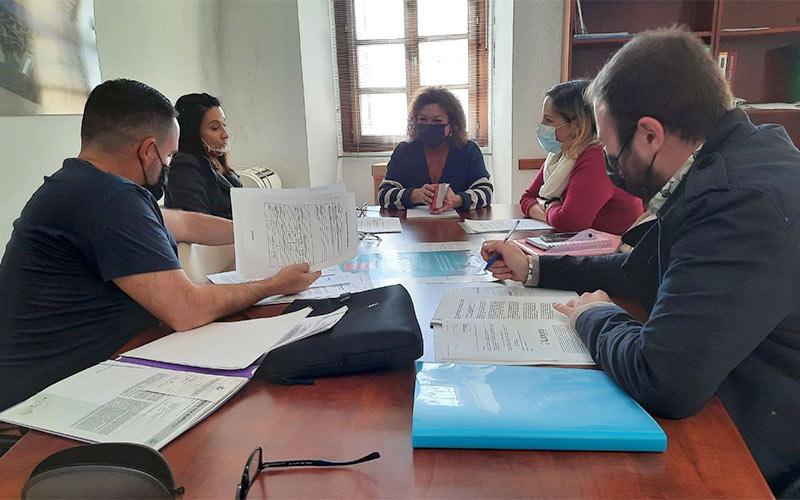Tubío confía en ser recibida por la promotora de la promoción de Bodegas Abarzuza para mediar en favor de los inquilinos de VPO