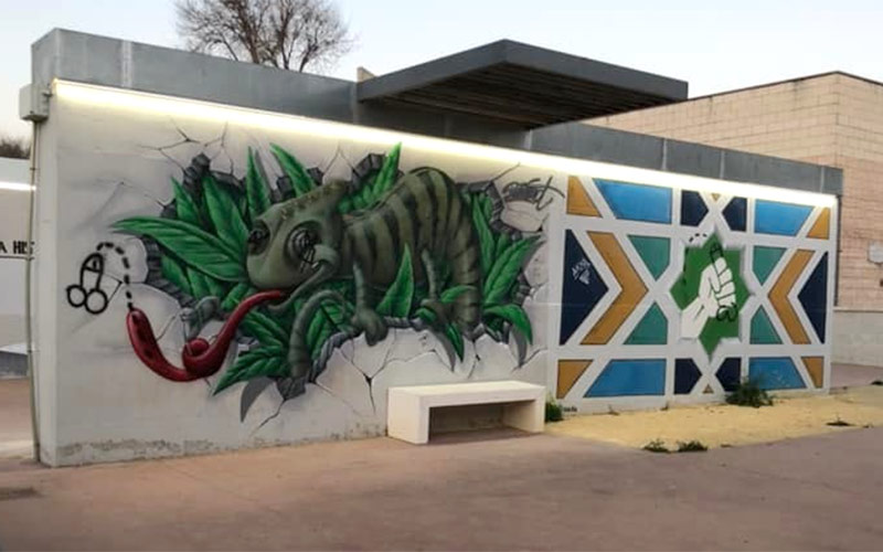 “Atentando” contra los murales artísticos de la plaza Caparrós