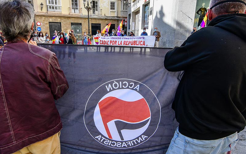 Los gaditanos podrán votar el 14-M si quieren Monarquía o República; constituida a nivel local la comisión promotora de la consulta estatal