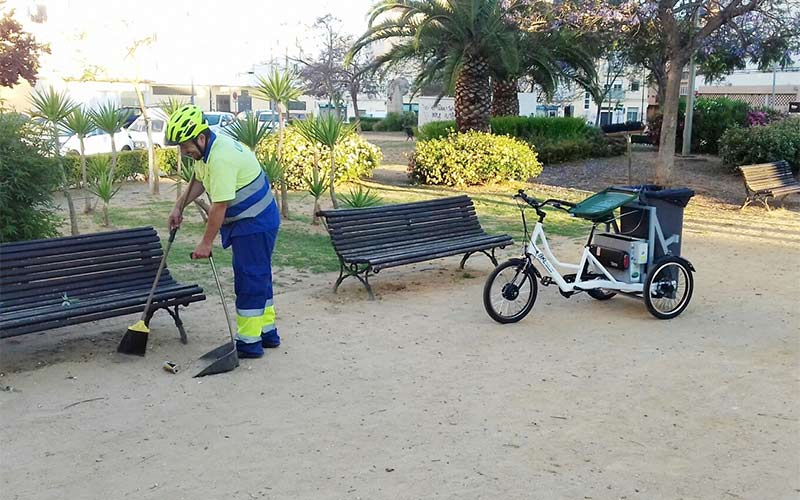 La contrata de limpieza viaria en Chiclana y sus trabajadores acuerdan un nuevo convenio con mejoras laborales y sociales para la plantilla